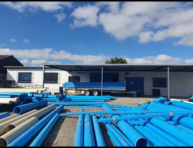 300M² FACTORY RENTED IN TRIANGLE FARM